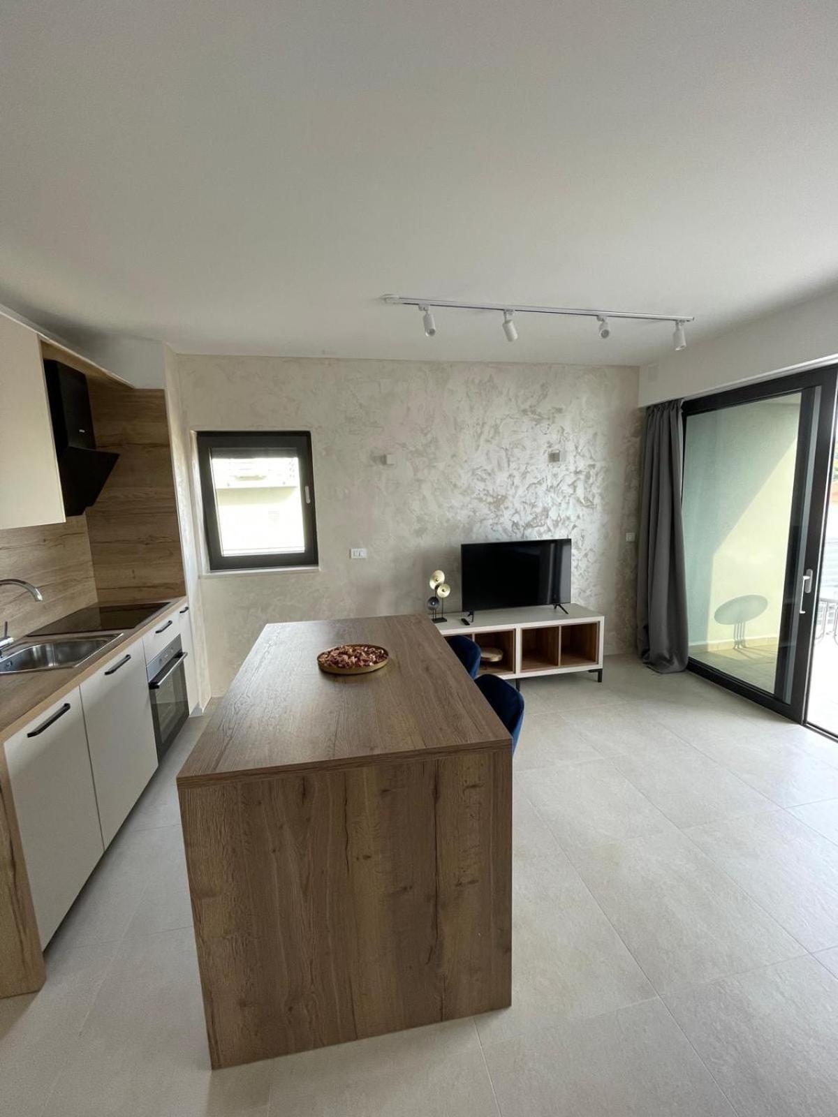 Apartment Sandi Hvar *